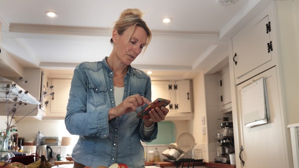 When cooking in the kitchen, you should avoid touching your phone.