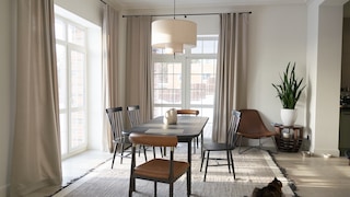 The height of the table affects posture. This makes it all the more important to determine the correct height.