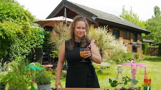 A cocktail garden adds an extraordinary touch to drinks.