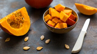 Especially around Halloween, many pumpkins are bought for carving—often more than one can eat. You can simply freeze them and enjoy them later.