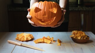 Fall is pumpkin season: Whether as puree, soup, or creative Halloween decor, this versatile super vegetable offers endless possibilities.