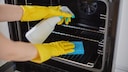 Cleaning the oven rack often involves tedious scrubbing. But it doesn't have to be that way!