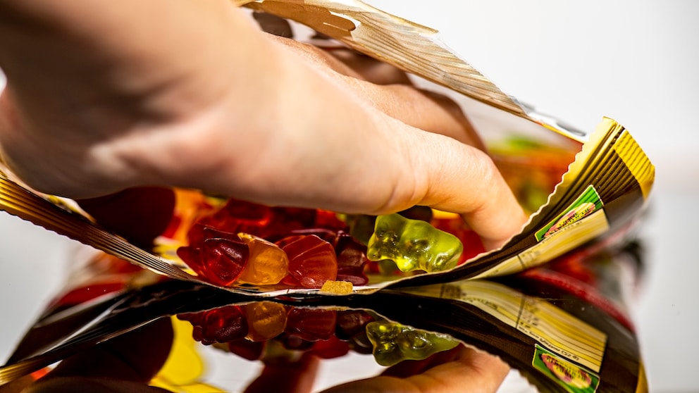 Fruit Gummy Bag Trick