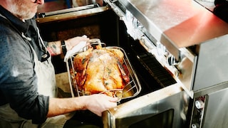 A freshly prepared roast offers enjoyment but also intense odors, which can be reduced with simple tricks.