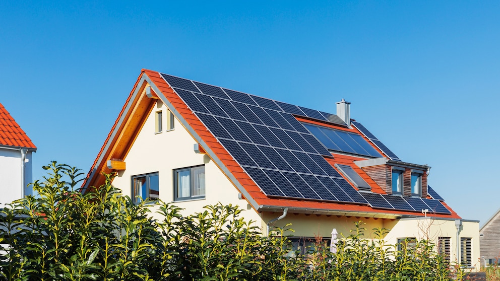 A photovoltaic system is a great way to save on energy costs. But does it still work during a power outage?