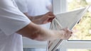 Aluminum Foil on Windows to Block Summer Heat? Experts Advise Against It