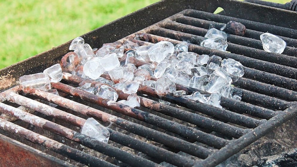Can a Grill Really Be Cleaned With Ice Cubes? (Stock Photo)