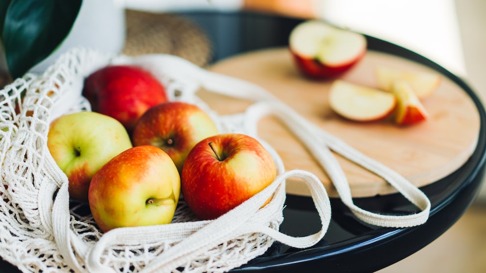 Are there types of apples that tend to become mealy more often?