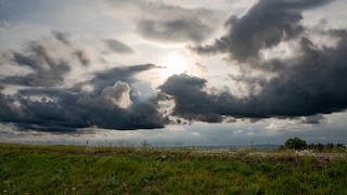 A farmer's saying suggests that a weather change in August lasts for two weeks.