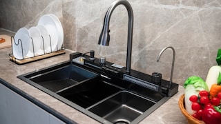 Cleaning a Black Sink