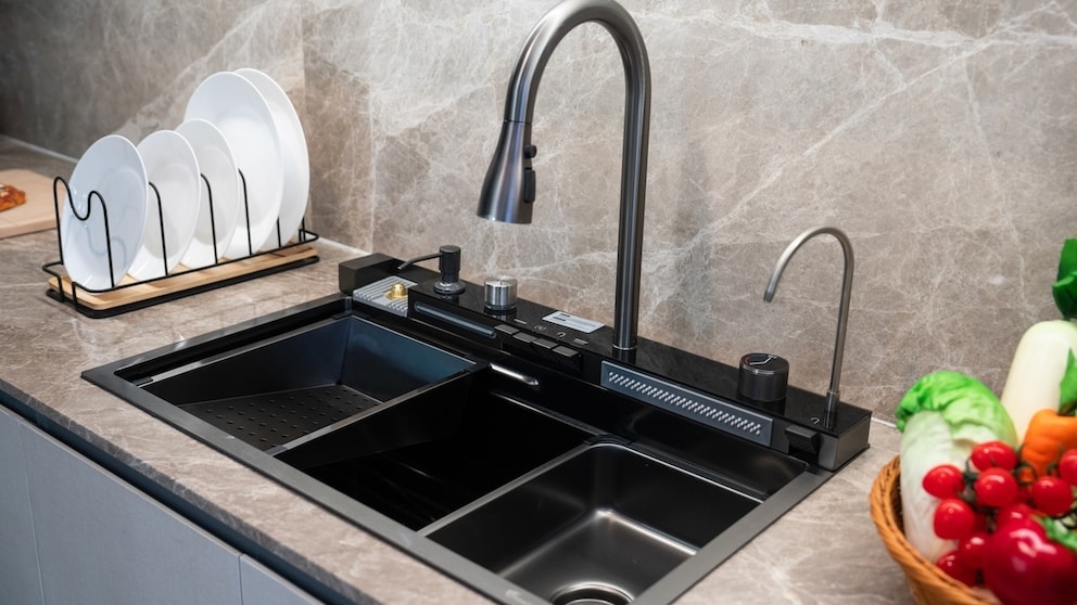 Cleaning a Black Sink