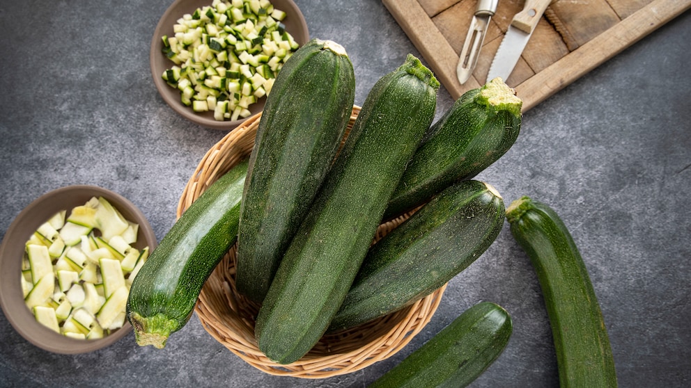 When storing zucchini, ensure it is dry. Moisture accelerates spoilage.
