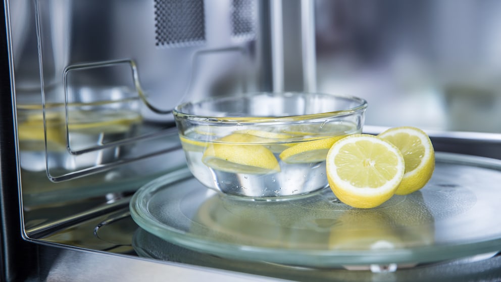 Lemon is considered a popular home remedy, even for cleaning the oven. But is that really true?
