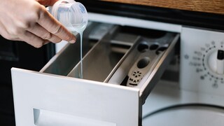 The slime in the washing machine's detergent drawer can be easily removed with home remedies and water.