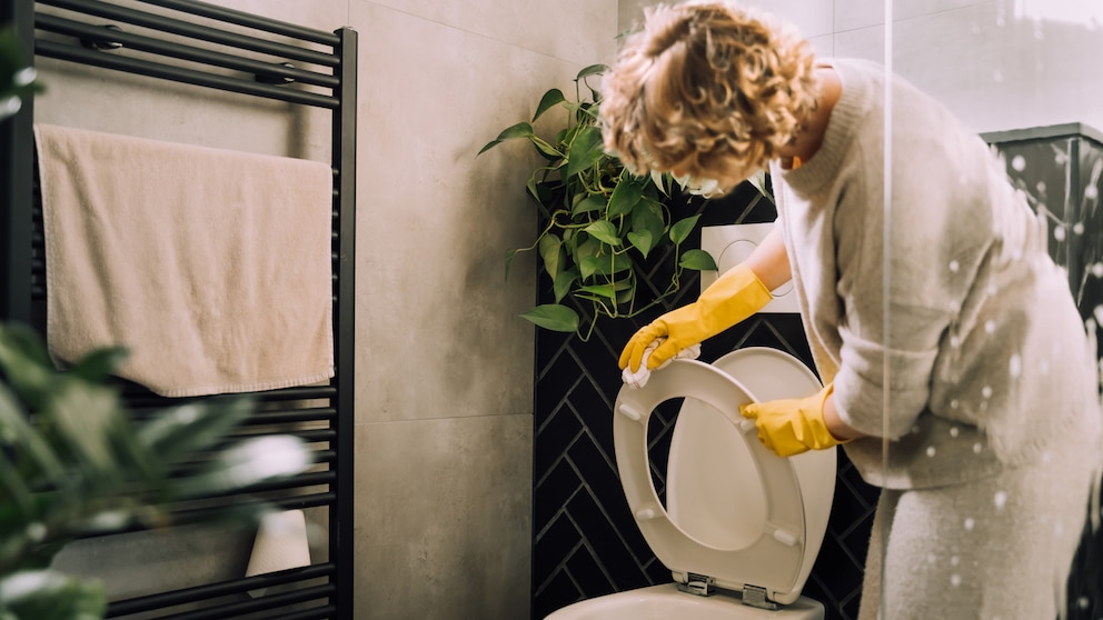 A few spots are often overlooked when cleaning the bathroom.