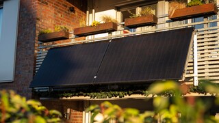 In the fall, sunlight becomes weaker. How can a balcony solar power system still be effectively used?
