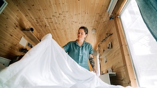 Freshly washed bed linens should always smell clean. However, sometimes they end up smelling musty in the closet.
