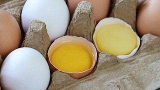 Sometimes an egg yolk is lighter or darker. This has nothing to do with quality or the method of raising the hens.