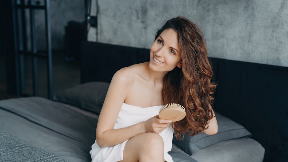 Curls or Frizz? We Explain the Difference!