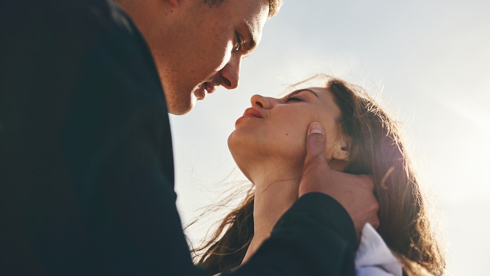 Read here how a 6-second kiss can potentially save a relationship.