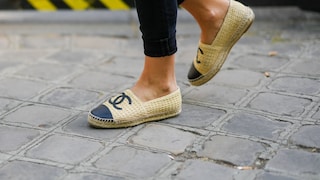 Cleaning espadrilles is not that difficult! STYLEBOOK reveals how to do it.