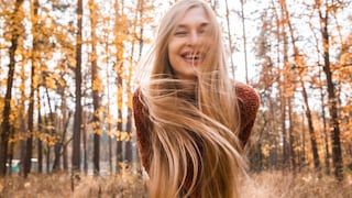 Woman with long blonde hair, who must be taking biotin