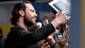 Do you recognize the beauty? Aaron Taylor-Johnson is now wearing the crown.