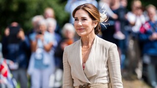 Queen Mary in a beige look