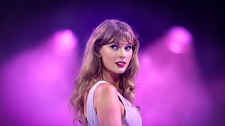 Taylor Swift surprises with an unusual adhesive tattoo at her latest appearance
