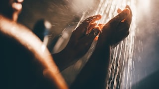 Is a cold shower really better than a hot one? STYLEBOOK asked a dermatologist for advice.