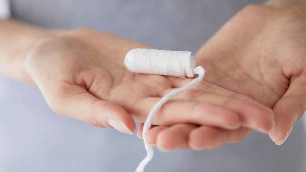 Women's hands holding a tampon that could be a probiotic tampon