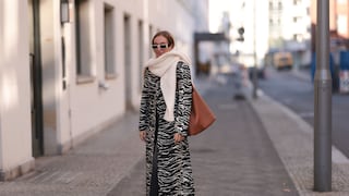 How to Tie a Scarf: Street Style