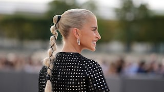 Fashion influencer Caro Daur also frequently opts for a sleek ponytail