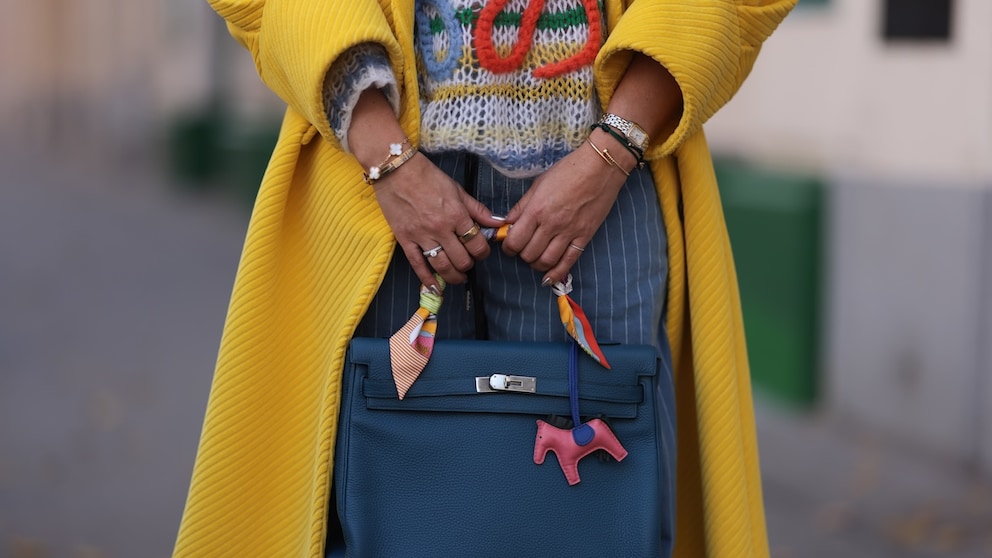 Bag charms, or 'Taschenanhänger' as they are known in German, are really trendy