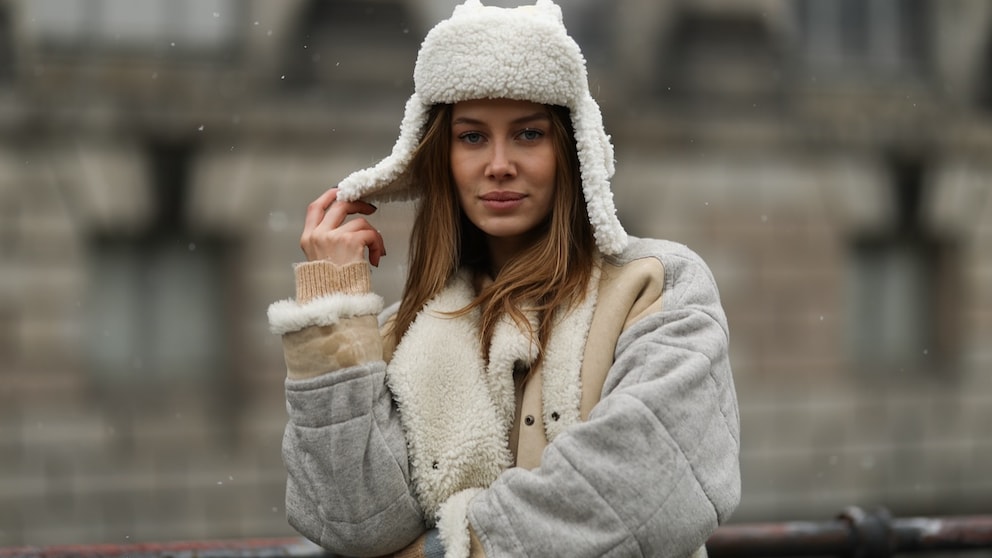 An ushanka is never inconspicuous! We'll tell you how to style the trapper hat here.