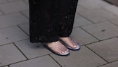 Jelly sandals, a popular footwear choice in the 1980s, have made a comeback in recent years. Known for their colorful, translucent design and flexible material, these sandals are both nostalgic and trendy. They are often made from PVC, a type of plastic that allows for a variety of vibrant colors and styles. While they are fashionable, some wearers note that jelly sandals can be less comfortable for extended wear due to their lack of breathability and support. Despite this, their playful aesthetic continues to attract a wide range of consumers, from fashion-forward individuals to those seeking a touch of retro flair.
