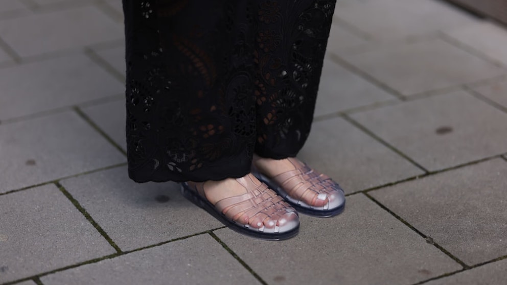 Jelly sandals, a popular footwear choice in the 1980s, have made a comeback in recent years. Known for their colorful, translucent design and flexible material, these sandals are both nostalgic and trendy. They are often made from PVC, a type of plastic that allows for a variety of vibrant colors and styles. While they are fashionable, some wearers note that jelly sandals can be less comfortable for extended wear due to their lack of breathability and support. Despite this, their playful aesthetic continues to attract a wide range of consumers, from fashion-forward individuals to those seeking a touch of retro flair.