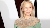 Completely transformed! Pamela Anderson no longer looks the same, surprising everyone with a new hairstyle at the 2025 Met Gala.