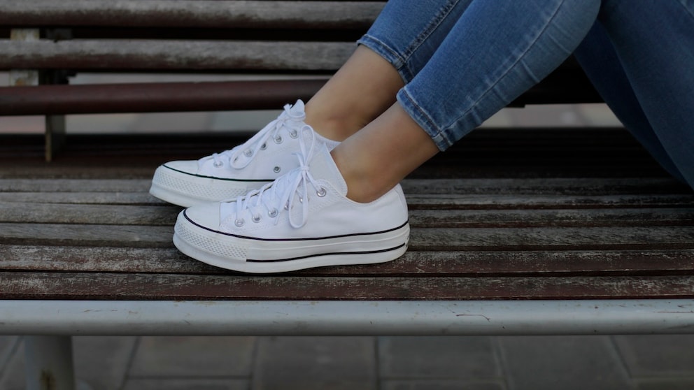 Sneakers Without Socks