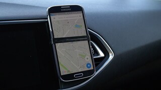 In seconds, the smartphone attaches to the car's air vent.