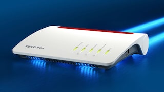 Fritzbox 7590 set against a blue background