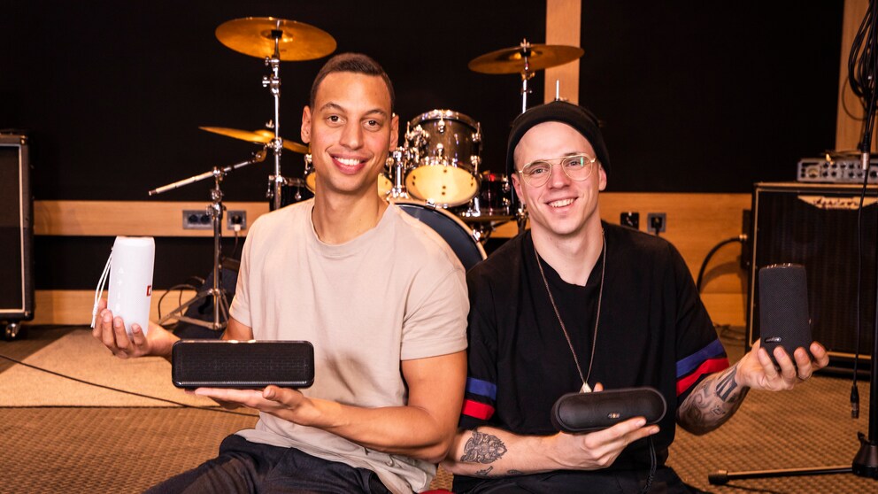 Andreas Filbig from TECHBOOK tests portable speakers with audio expert MC Sublime.