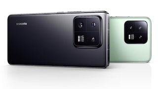 Xiaomi 13 (Pro) in Green and Black