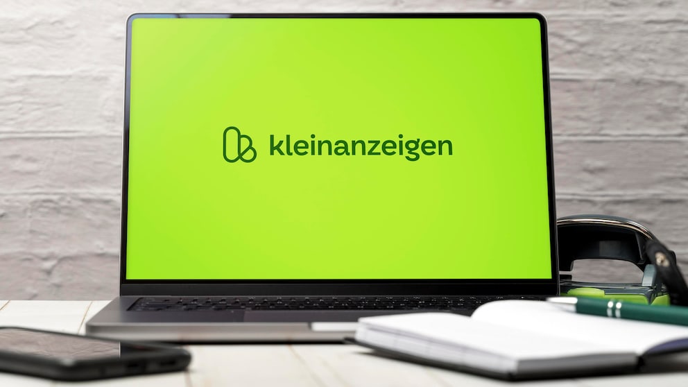 Symbolic image: Laptop with the green start screen of the "Classifieds" app