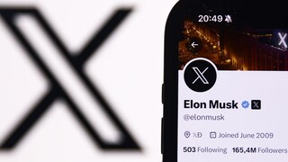 Symbolic image: Smartphone with Elon Musk's X account.