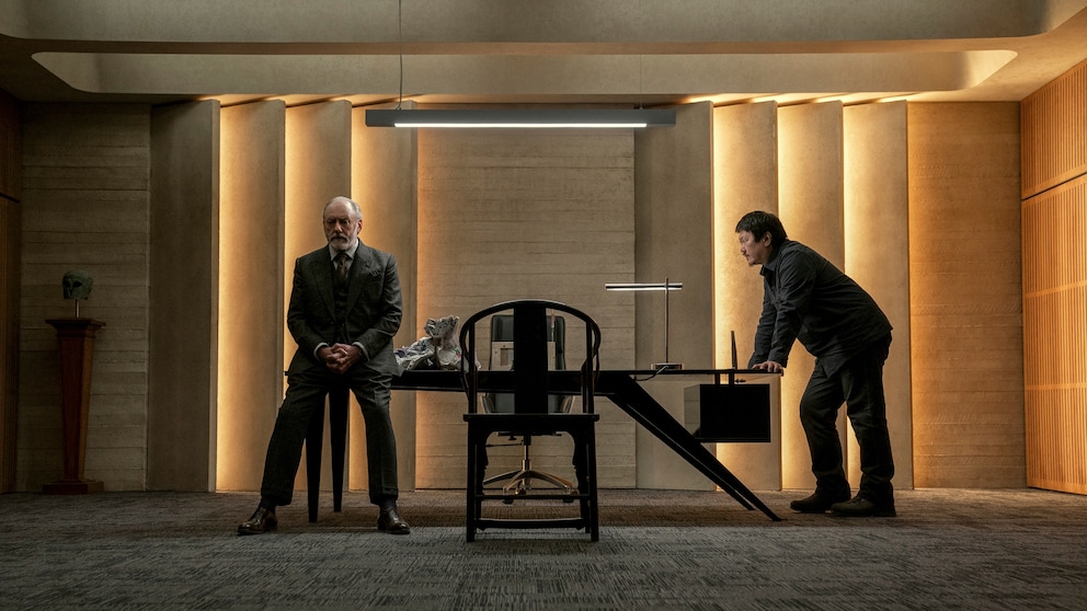 Netflix's 3 Body Problem: Scene with Liam Cunningham and Benedict Wong