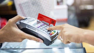Whether you need to verify your payment with a PIN or a signature follows clear rules.