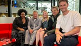 TECHBOOK author Louisa Stoeffler (center) meets the actors from the Amazon series "The Rings of Power" from left to right Sophia Nomvete, Owain Arthur, Charles Edwards and Charlie Vickers