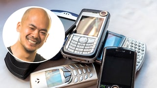 TECHBOOK editor Woon-Mo Sung next to various old push-button cell phones