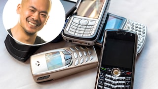 TECHBOOK editor Woon-Mo Sung next to various old push-button cell phones